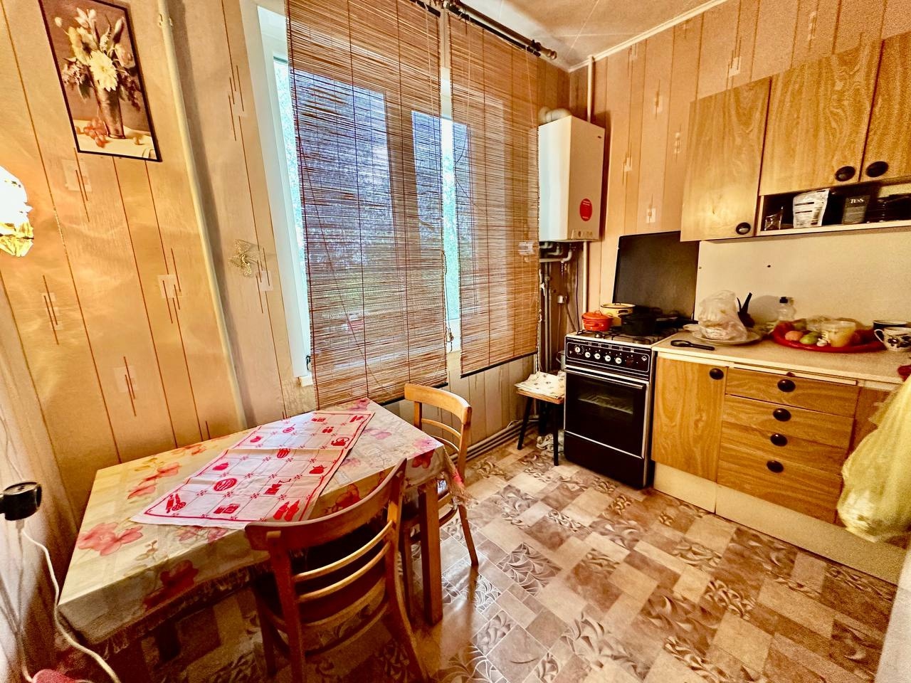 ‼️‼️ 🏠 Продам 3-комнатную квартиру с автономным отоплением 📍 Кв-л 50 лет, 3 этаж 9-этажного дома 📐 Площадь — 72,7 м² 🛏 Комнаты изолированные 🪟 Окна металлопластиковые 🔥 Современные радиаторы 🌿 Балкон и лоджия застеклены 📦 Квартира в жилом состоянии — вся мебель и техника остаются 📍 Удобное расположение: рынок...
