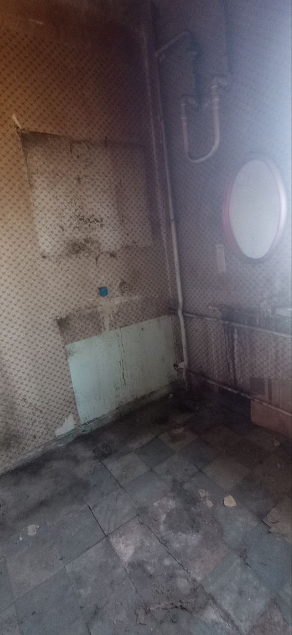 🏡 2-комнатная квартира с высоким потолком в кирпичном доме — Калугина, 3 Внимание: Ищете жильё под ремонт, чтобы воплотить свои идеи с нуля? Эта квартира — чистый лист для ваших дизайнерских решений! Интерес: Кирпичный дом, прочный и тёплый 3 этаж из 4 — оптимальный вариант Общая площадь 41,7 м² + дополнитель...