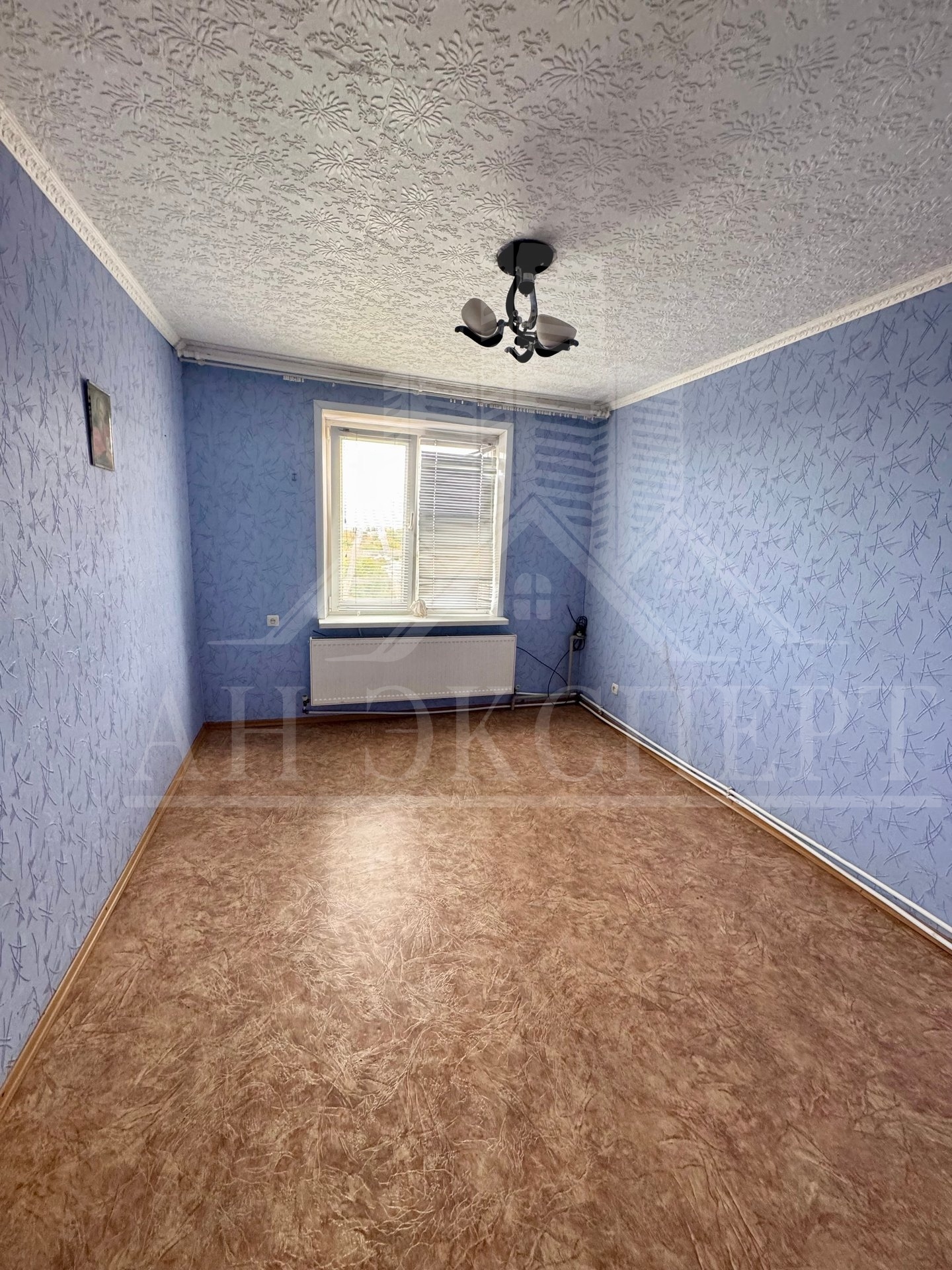 🔑 ПРОДАМ 2-КОМНАТНУЮ КВАРТИРУ 🔑
📍 г. Стаханов, ул. Мананково, д. 6✅
🏢 Этаж: 5/5, крыша перекрыта, не течет✅
📐 Общая площадь – 56 м²
💼 , собственник о...